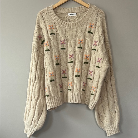 in loom Sweaters - In Loom Chunky Cable Knit Floral Flower Embroidered Sweater Size Large‎